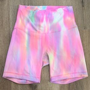 Lululemon wunder train  psychedelic wash pink Tie-Dye Shorts size 4